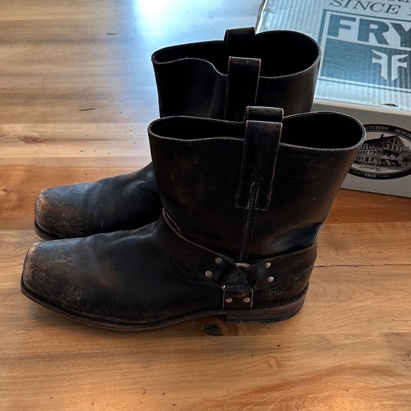 Frye Distressed Black Leather Smith Harness Men's Boots - Picture 4 of 10